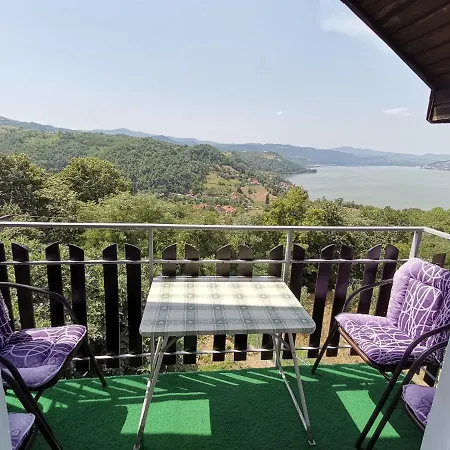Apartman Jaredic - Private Accommodation, Privatni Smestaj Donji Milanovac Exterior photo
