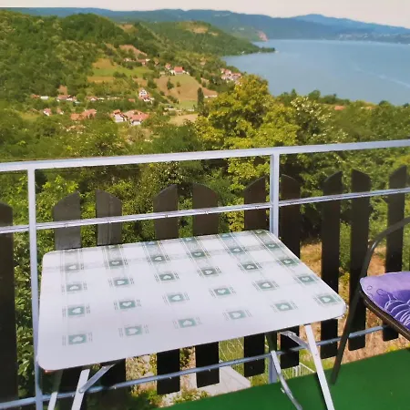 Apartman Jaredic - Private Accommodation, Privatni Smestaj Donji Milanovac Exterior photo