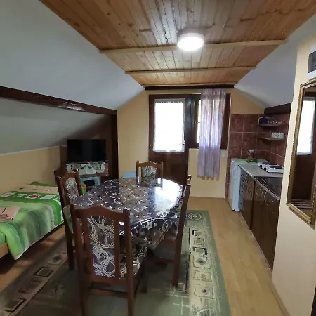 Apartman Jaredic - Private Accommodation, Privatni Smestaj Donji Milanovac Exterior photo