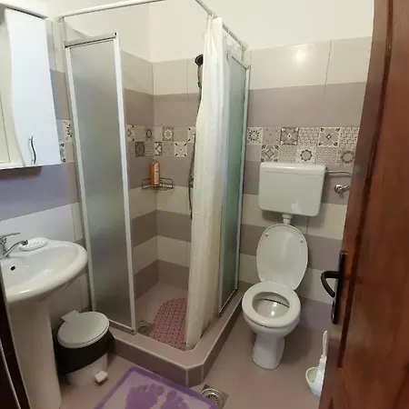 Apartman Jaredic - Private Accommodation, Privatni Smestaj Donji Milanovac Exterior photo