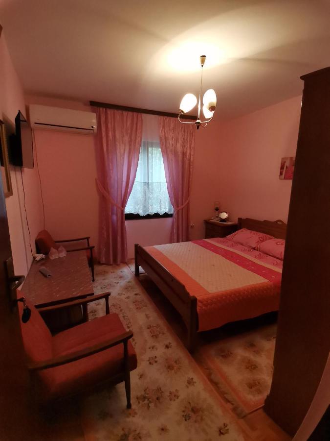 Jaredic - Private Accommodation, Privatni Smestaj Apartment Donji Milanovac